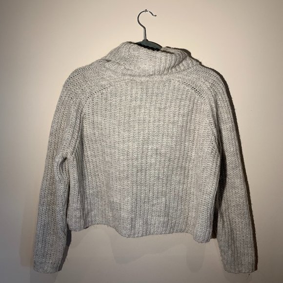 Zara Light Grey Cropped Knit Sweater - Picture 1 of 2
